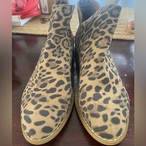 WALNUT LEOPARD ANKLE BOOTS

Purchased size too small & unable to return